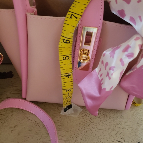 PRETTIEST PINK VEGAN LEATHER SCARF BAG WITH POUCH - Picture 7 of 7